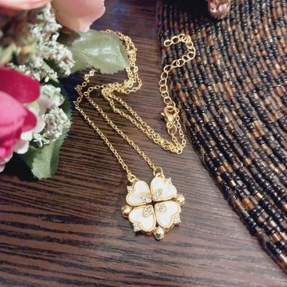 Unique Design Gold Clovers Pendant Heart Necklace 2 Ways of Wear - Picture 7 of 7